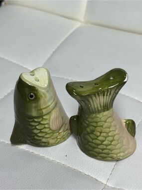 Vintage Ceramic Green Bass
Fish Head and Tail Salt and Pepper Shakers